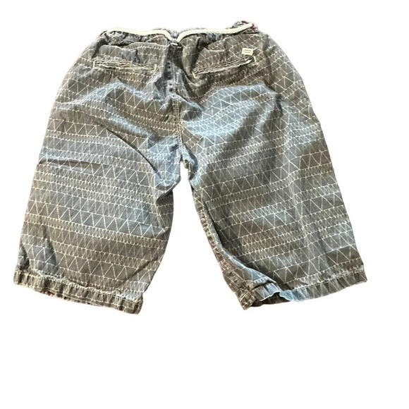 Zara boys size 11/12 grey shorts the triangle design - Picture 3 of 3
